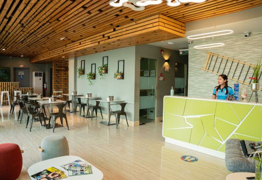 펠리시티 아일랜드 외관