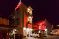 RedDoorz @ Haraito Tarutung Hotels near Simpang 4 Sipahutar Tarutung
