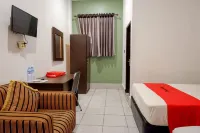 RedDoorz Syariah @ Hotel Wisma Indonesia Kendari Các khách sạn ở Baruga