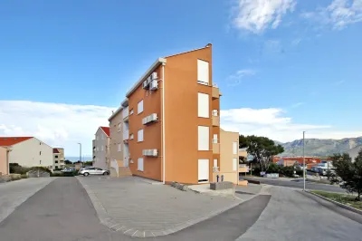 Bacan Family Apartments