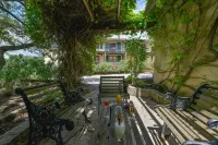 Domaine de Fraisse Hotels in Verzeille