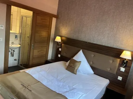 Hotel Pasa Paradies Kostenlose PARKPLÄTZE Отели в г. Майн-Кинциг