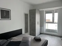 Cozy 2-Room Penthouse Lakeview W14