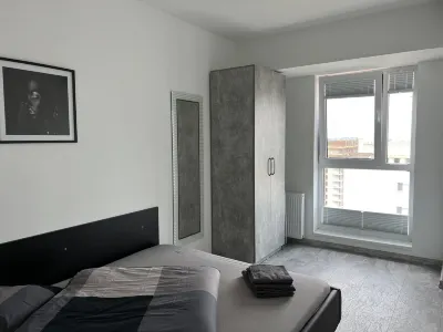 Cozy 2-Room Penthouse Lakeview W14 Hôtels à : Rosu