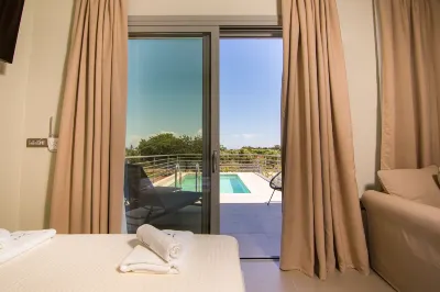 IO Luxury Pool & Hot Tub Suites Hôtels à : Zaloggo