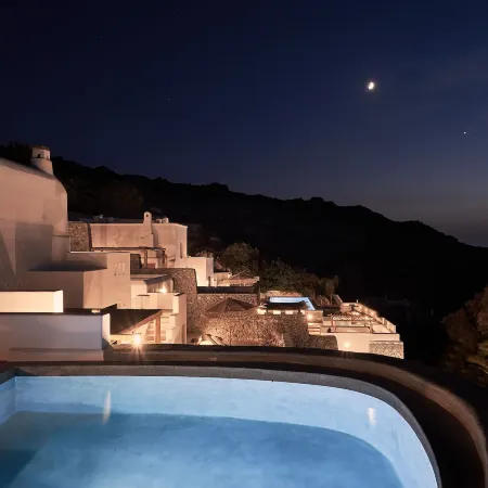 Hill Club Naxos