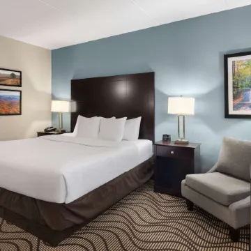 La Quinta Inn & Suites by Wyndham Knoxville Airport