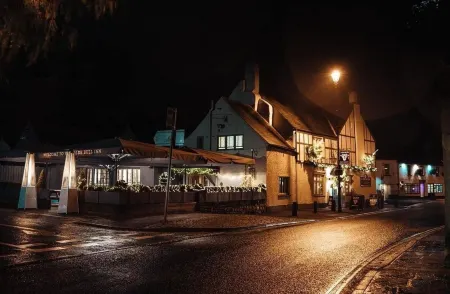 1 Bed Loft - Sleeps 2 - Parking - Wifi Отели в г. Каерлеон