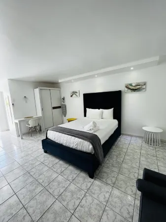 Douglas Highway Hotel Отели в г. Кабо Рохо