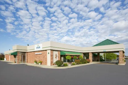 Days Inn by Wyndham Sidney Oh