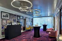 The Del Monte Lodge Renaissance Rochester Hotel & Spa - bar