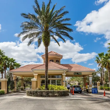Windsor Hills Condo w/all things Mickey. Pool/Waterpark and minutes from Disney!
