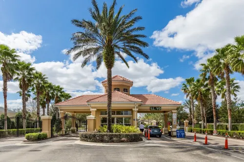 Windsor Hills Condo w/all things Mickey. Pool/Waterpark and minutes from Disney!