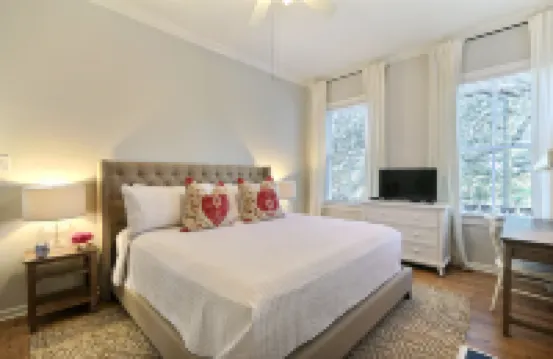 Gallery Stays - Parkside Manor