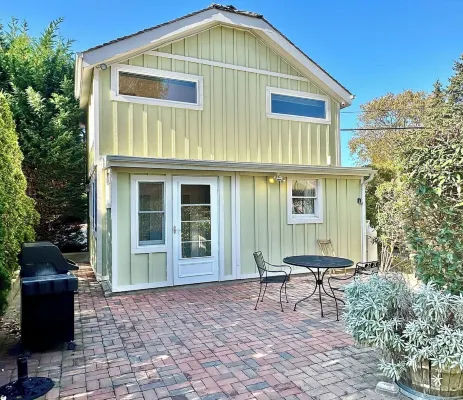 Seabreeze #3: Cozy Cottage by the Beach