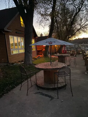 Cozy Lakefront House