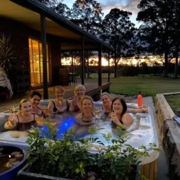 Bella Farm Country House on 10 Private Acres.Outdoor Spa, Firepit. Pet Friendly