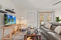 The Pine House: a cozy home for you & yours!