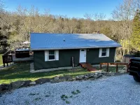 Peaceful Cabin in Cove on Williamstown Lake 7 miles from Ark Encounter