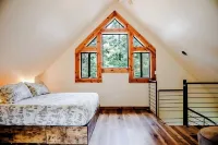 Cozy mountain retreat minutes from Downtown Ouray!