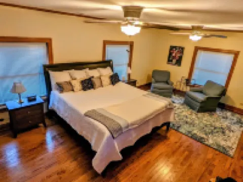 Charming 4 Bedroom home in the heart of Elgin Hoteles en Elgin