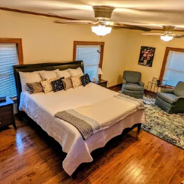 Charming 4 Bedroom home in the heart of Elgin