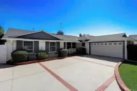 LA Modern Vacation Retreat New Listing