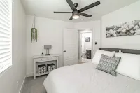 Modern and cozy family home with 3 bedrooms Hotels in Chubbuck