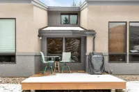 Gas Fireplace and Outdoor Patio with Grill - Charming Mountain Retreat