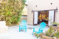 Private Entrance and Spacious Patio Access - Charming Retreat 巴爾博亞公園住宿飯店