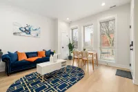 Private Space with Modern Amenities and Free Parking - Charming Serenity 록펠러 기념 교회 주변 호텔