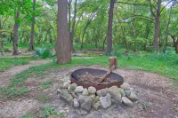 Private Water Access and Scenic Outdoor Space - Charming Cottage Oasis Hotels in Wimberley