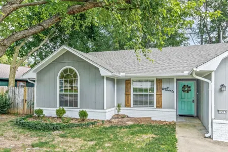 Chef-Ready Kitchen and Sunroom Bliss - Stylish Cozy Retreat