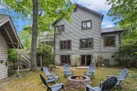 Charming Retreat with Game Room and Scenic Views - Cozy Mountain Haven Hotels in der Nähe von Tweetsie Railroad