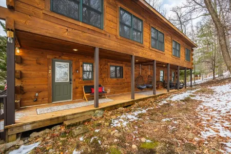 Mountain Getaway with Theater and Arcade - Spacious and Inviting Retreat