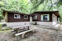 Waterfront Access and Fire Pit - Inviting Family Haven