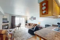 Historic Taft District condo with dazzling bay views, fireplace & washer/dryer Hotels near Salishan Coastal Lodge