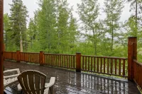 Peaceful Forest Getaway with Stunning Views