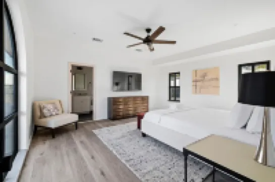 Stunning Valley Views and Firepit Oasis - Luxurious Villa Retreat