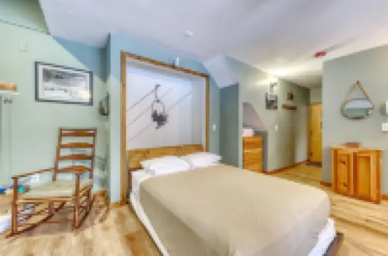 Cozy Studio with Resort Amenities - Inviting Mountain Retreat