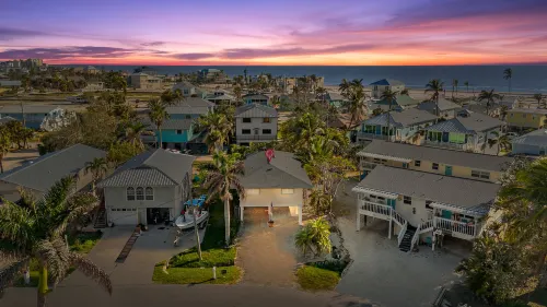 Outdoor Shower and Balcony Oasis - Charming Coastal Escape Hotels in Fort Myers Beach