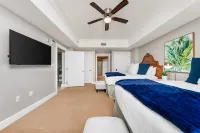 Stunning Golf Course Views and Spacious Living Area - Elegant Oasis