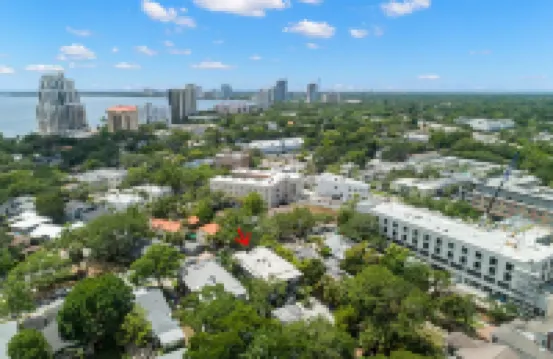 Charming Retreat with Private Balcony and Garden Oasis - Gorgeous Escape