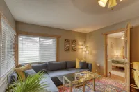 Relaxing Hot Tub and Enclosed Backyard Retreat - Charming Cottage