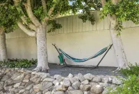 Chef's Kitchen and Refreshing Pool Retreat - Stunning Oasis Pinot's Palette 주변 호텔