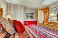 Scenic Views and Cozy Gas Fireplace - Charming Mountain Haven