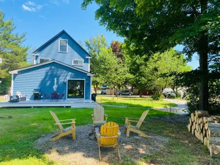 Modern Comfort and Beach Parking Permit Included - Charming Getaway