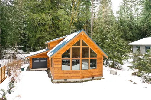Elegant Chalet with Hot Tub and Gourmet Kitchen - Luxurious Mountain Retreat