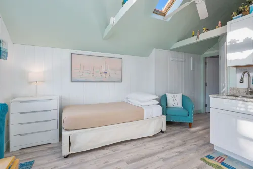 Charming SeaGills Rest Cottage Steps from Nantucket Sound Hotels in South Yarmouth