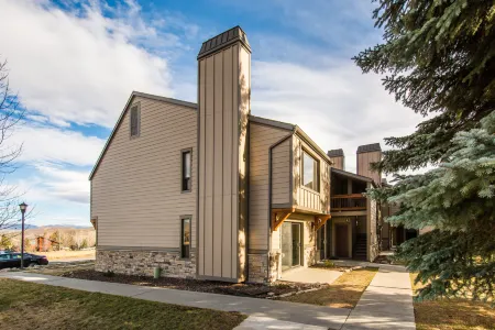 Scenic Views and Cozy Gas Fireplace - Charming Oasis Отели в г. Снайдервилл